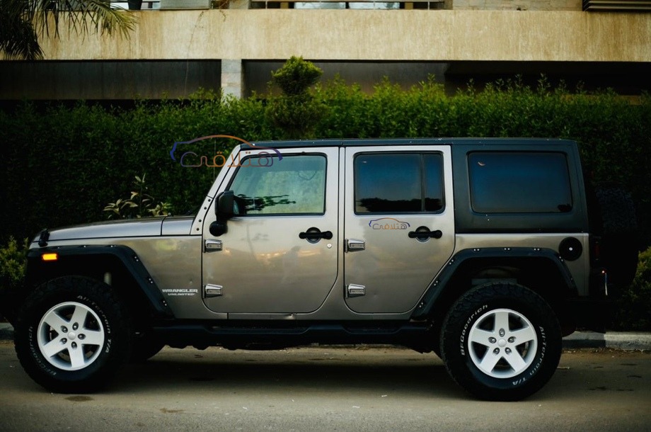 Wrangler Jeep رمادي