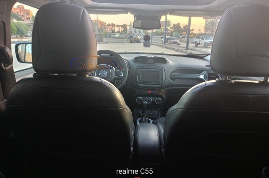 Renegade Jeep أسود