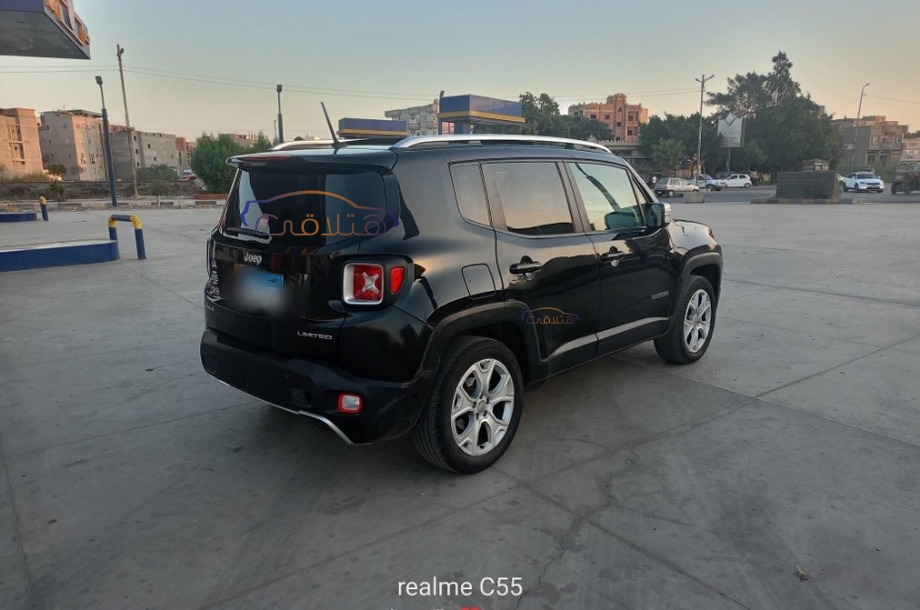 Renegade Jeep أسود