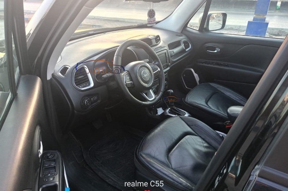 Renegade Jeep أسود