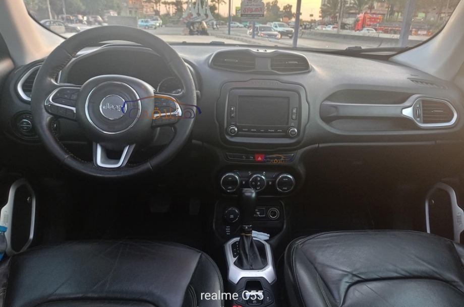 Renegade Jeep أسود