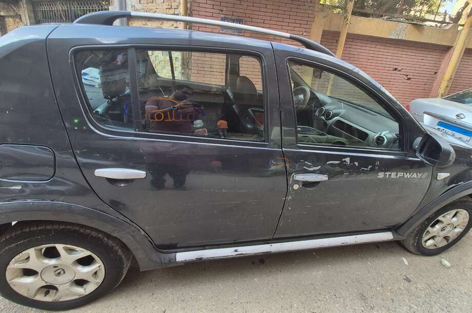 Sandero Step Way Renault أسود
