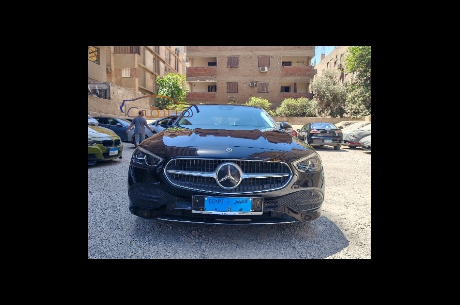 C 180 Mercedes أسود