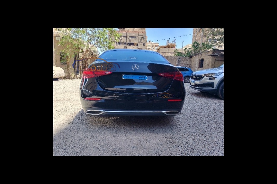 C 180 Mercedes أسود