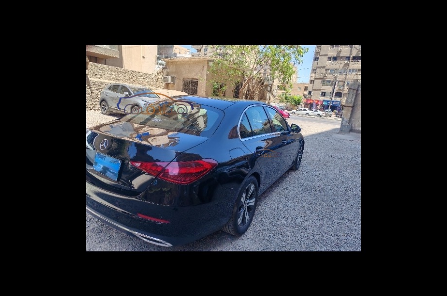 C 180 Mercedes أسود