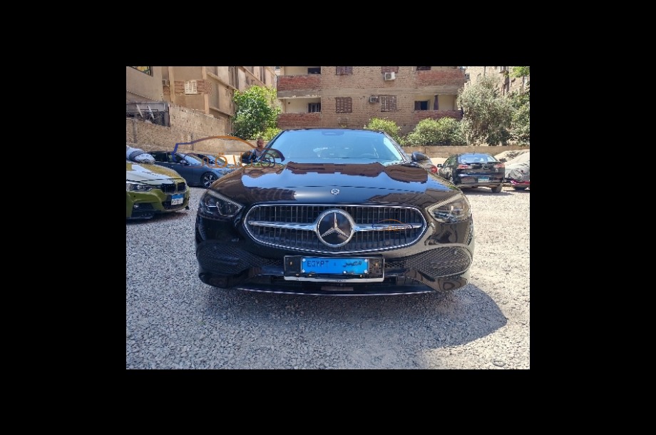 C 180 Mercedes أسود