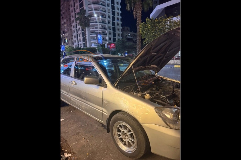 Lancer Puma Mitsubishi رمادي