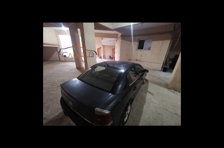 Vectra Opel أسود