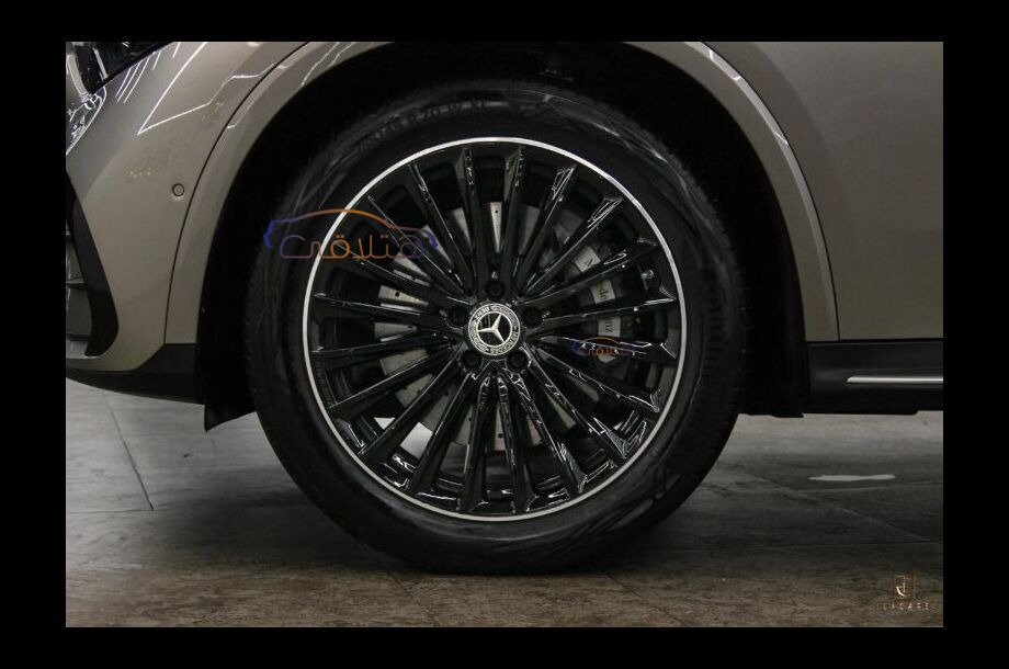 GLC 300 Mercedes Gold