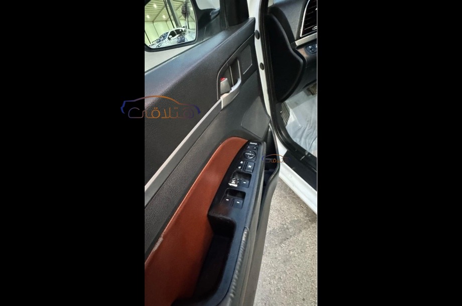 Elantra Hyundai أبيض