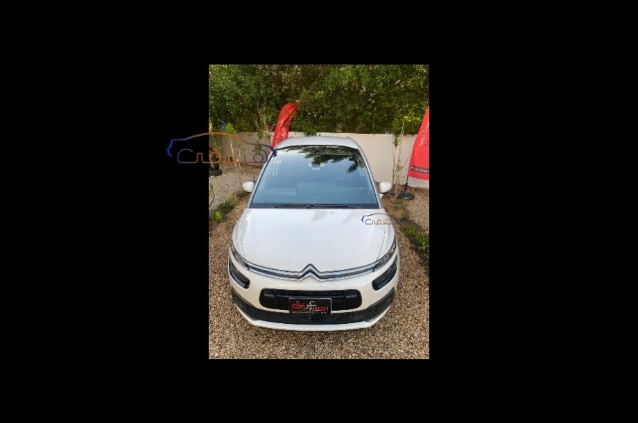 Cherokee Jeep فضي