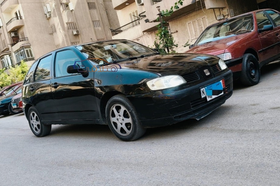 Ibiza Seat أسود