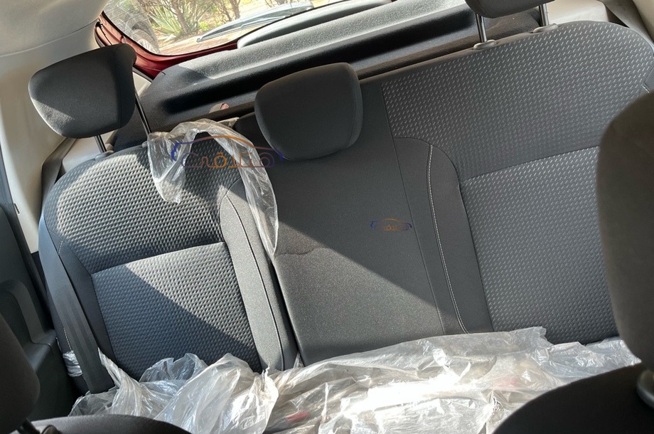 Sandero Renault احمر