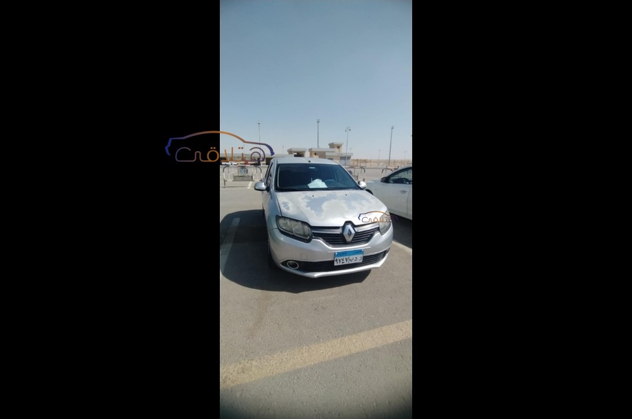 Sandero Renault فضي