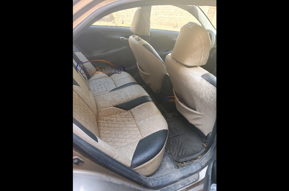 Corolla Toyota ذهبي