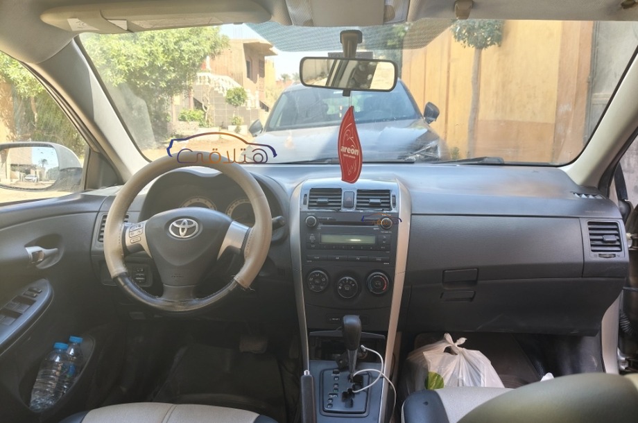 Corolla Toyota ذهبي