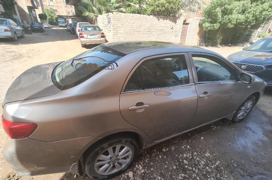 Corolla Toyota ذهبي