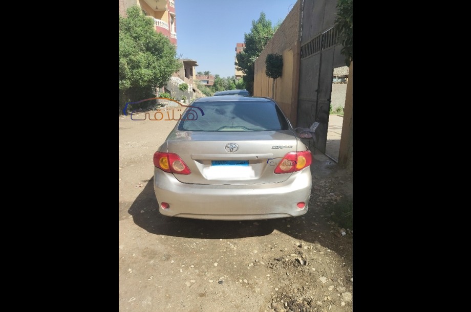Corolla Toyota ذهبي