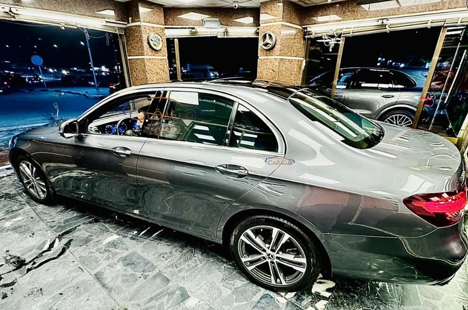 E 200 Mercedes رمادي