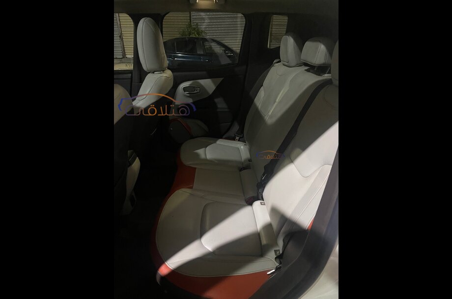 Renegade Jeep أبيض