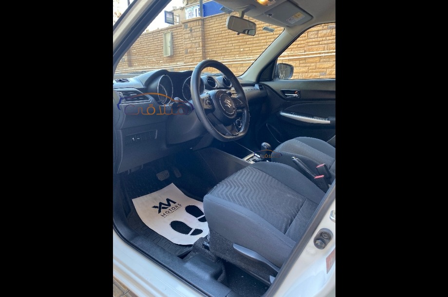 Swift Suzuki أبيض