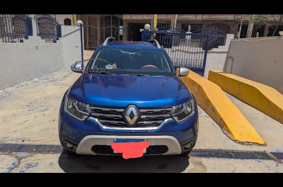 Duster Renault أزرق
