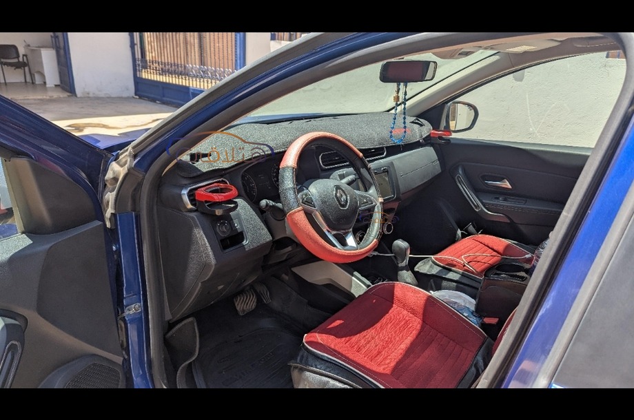 Duster Renault أزرق