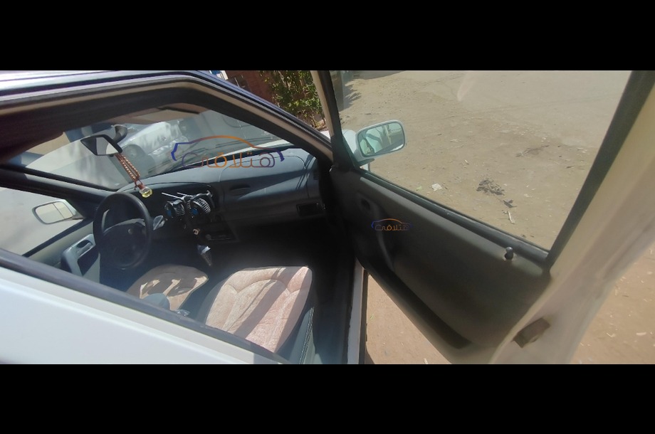 Felicia Skoda أبيض