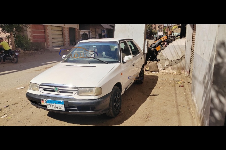 Felicia Skoda أبيض