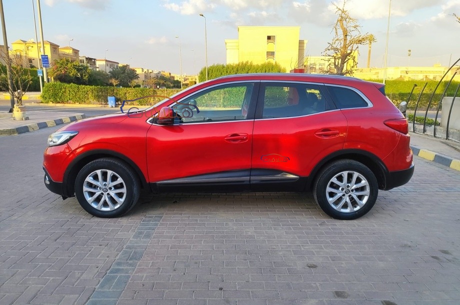 Kadjar Renault احمر
