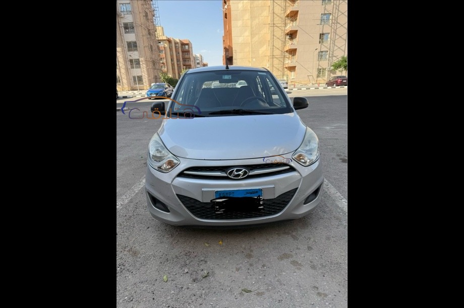 I10 Hyundai فضي