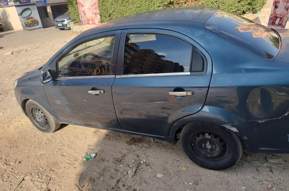 Aveo Chevrolet الأزرق الداكن