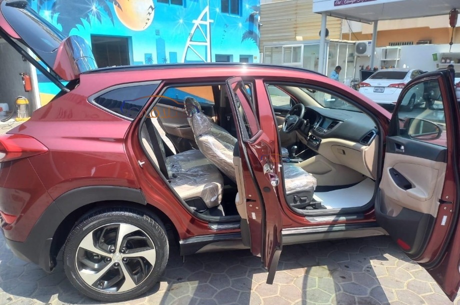 Tucson Turbo Hyundai Dark red