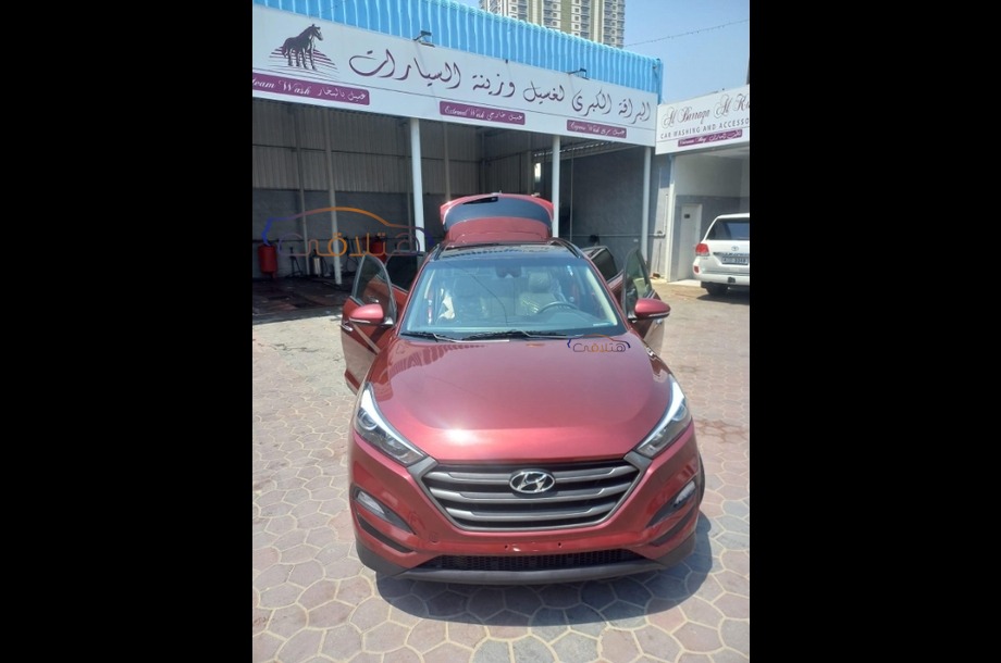 Tucson Turbo Hyundai Dark red