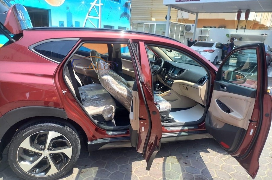 Tucson Turbo Hyundai Dark red