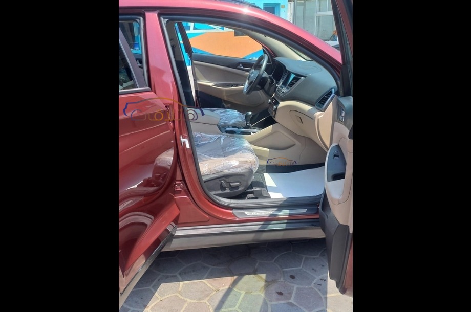 Tucson Turbo Hyundai Dark red