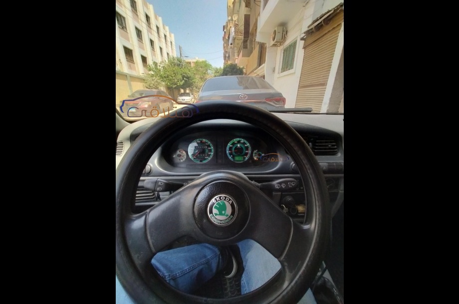 Felicia Skoda احمر