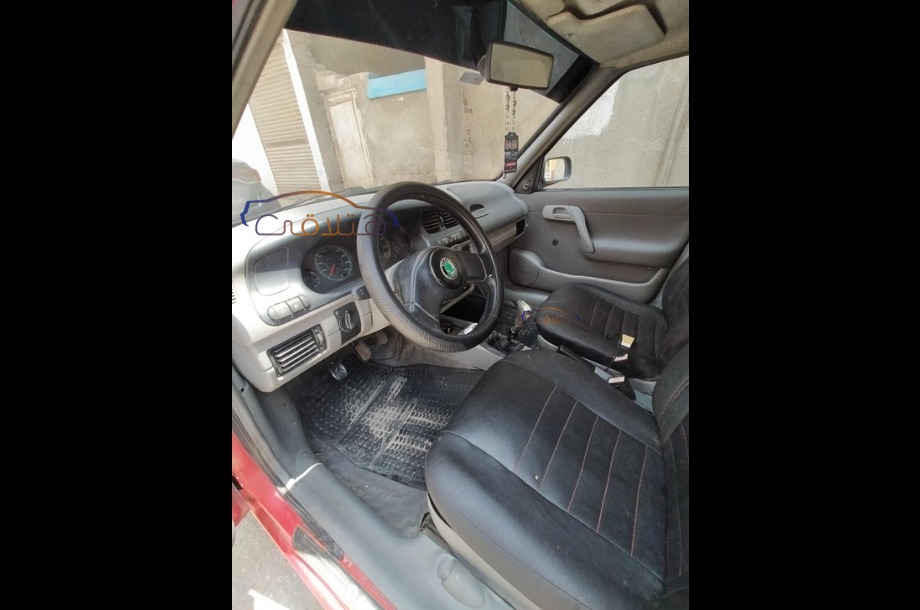 Felicia Skoda احمر