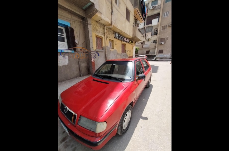 Felicia Skoda احمر