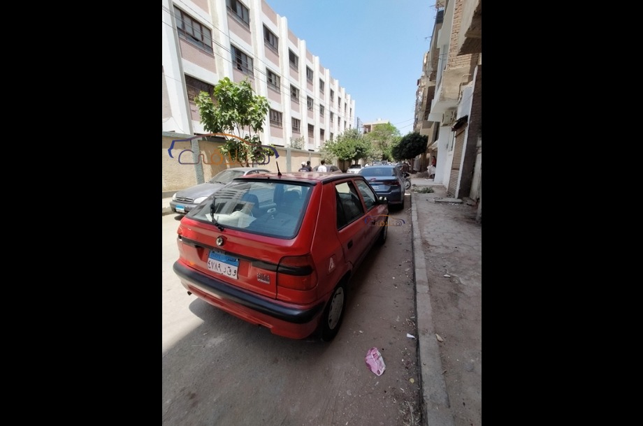 Felicia Skoda احمر