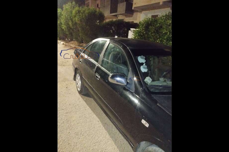 Sunny Nissan أسود