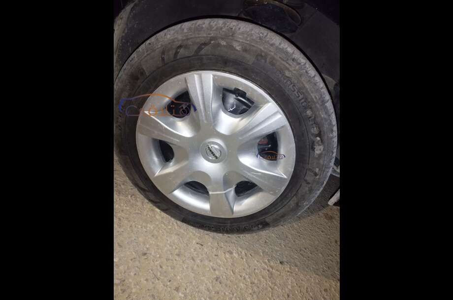 Sunny Nissan أسود