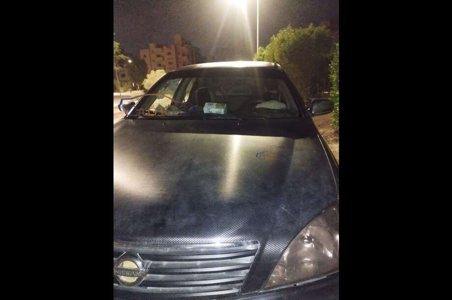 Sunny Nissan أسود