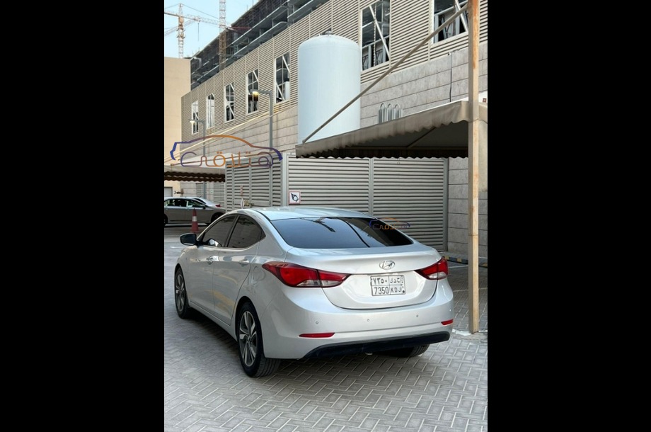 Elantra Hyundai فضي