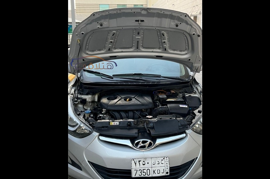 Elantra Hyundai فضي
