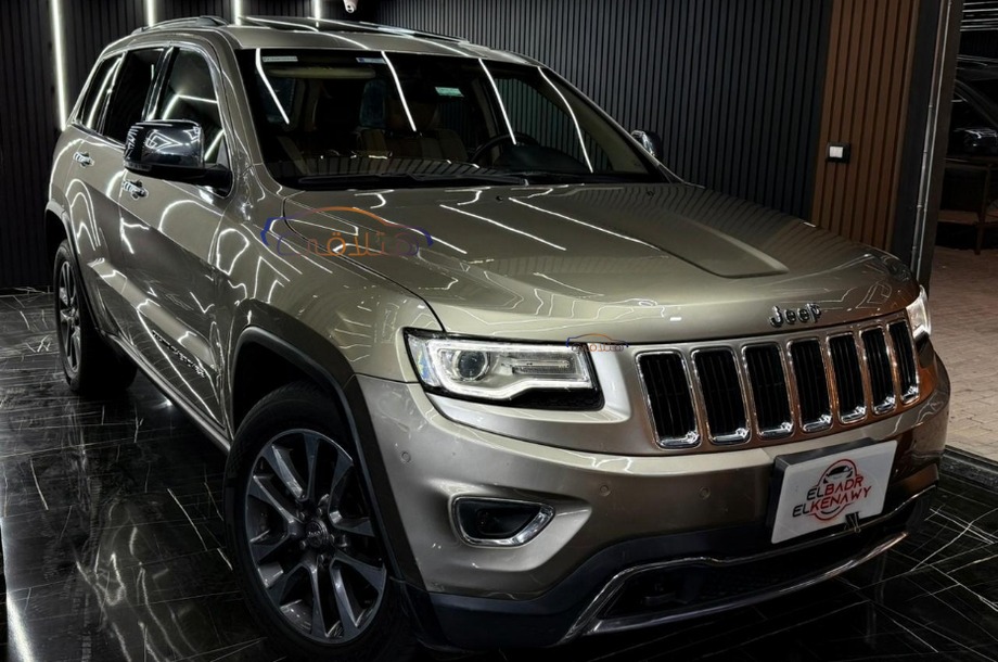 Grand Cherokee Jeep برونزي