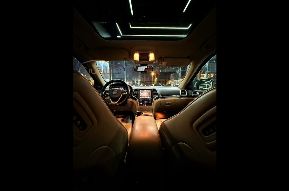 Grand Cherokee Jeep برونزي