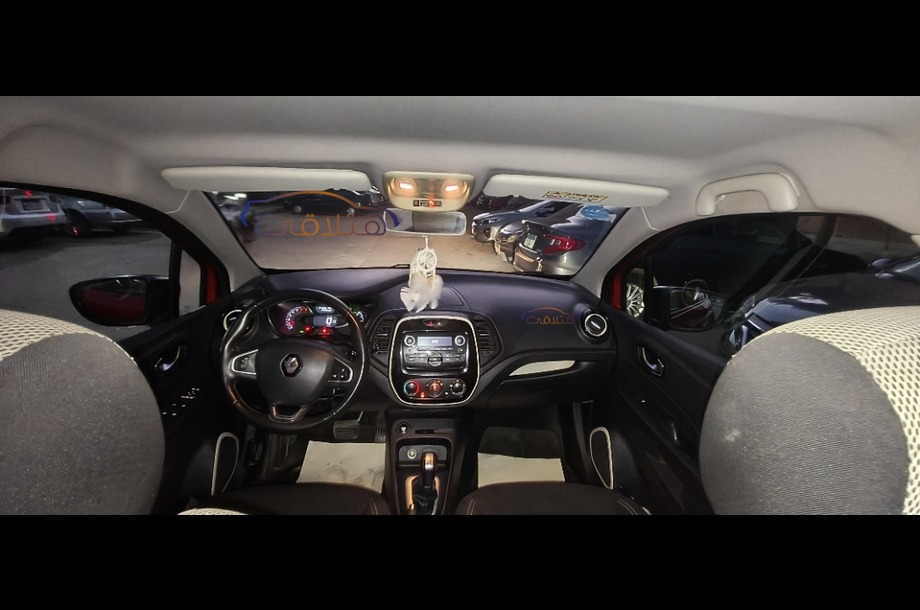 Captur Renault احمر