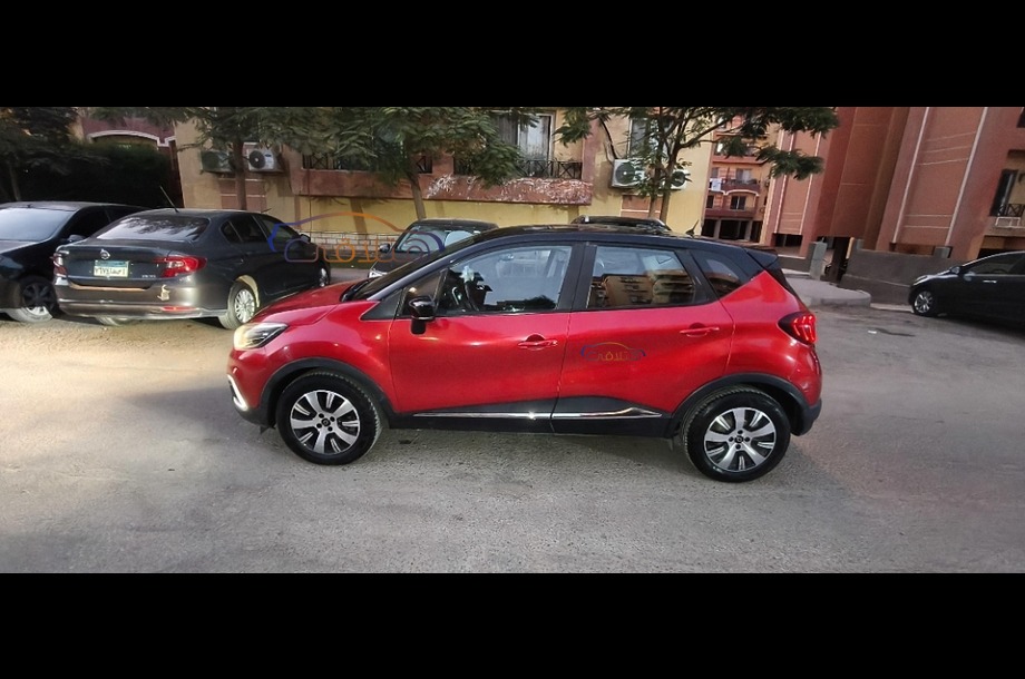 Captur Renault احمر