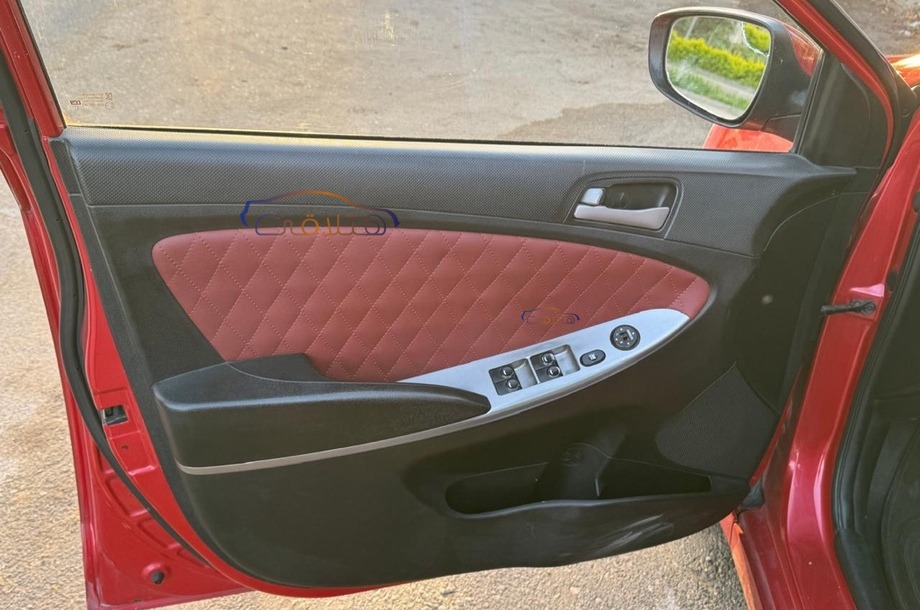 Accent RB Hyundai احمر